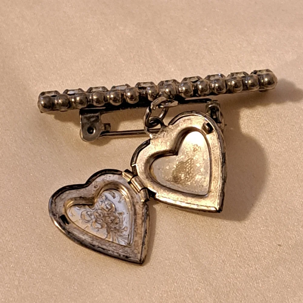 Vintage Brooch 8/5